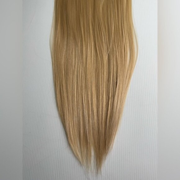 22 in Medium Blonde Straight Hair Extensions - Clip ins 6 pieces - Picture 6 of 7